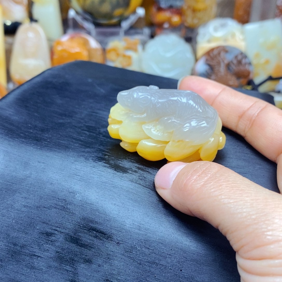 石英质玉（黄龙玉）颈饰未镶嵌