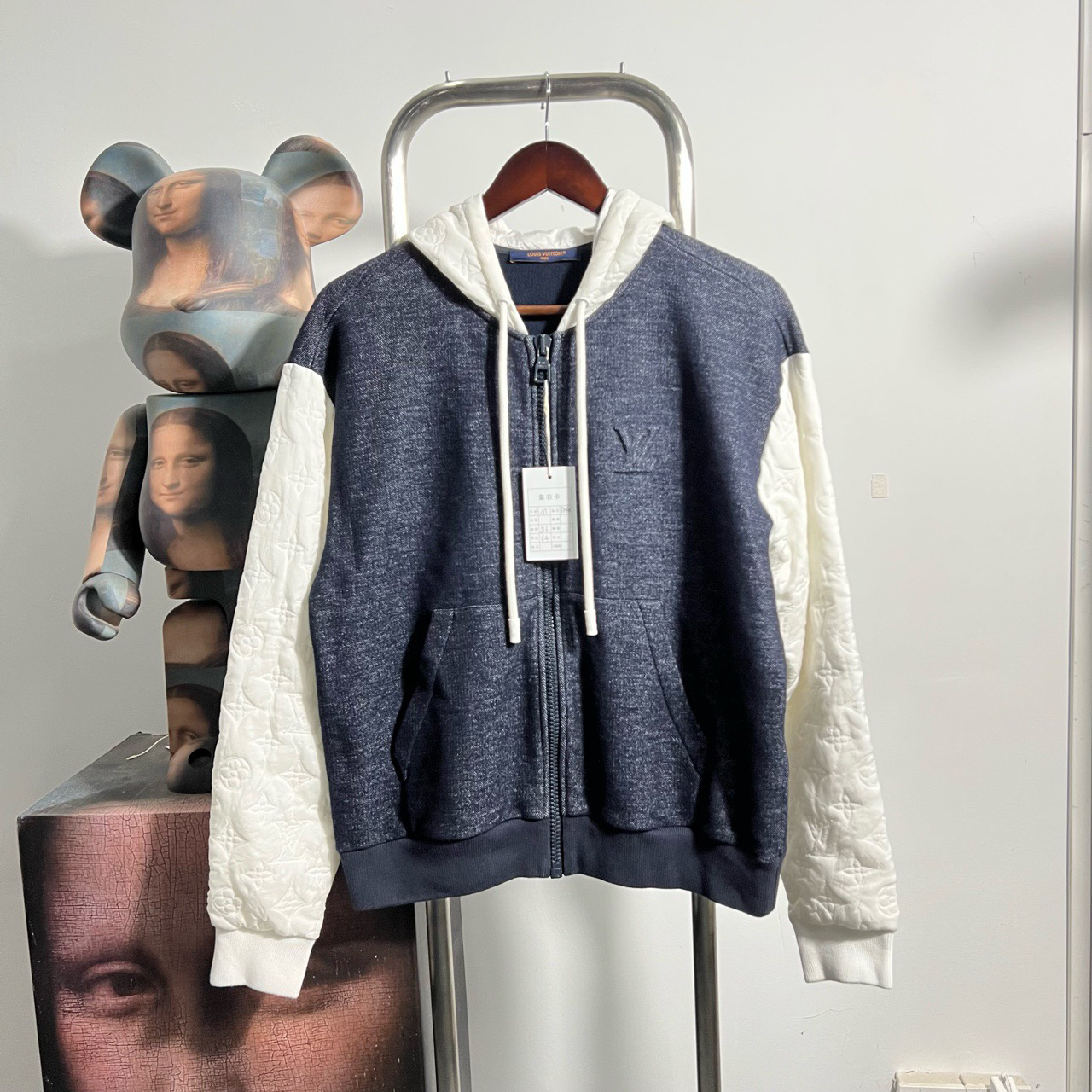99新 LouisVuitton/路易威登 手臂浮雕满印外套尺码M衣长64胸围56