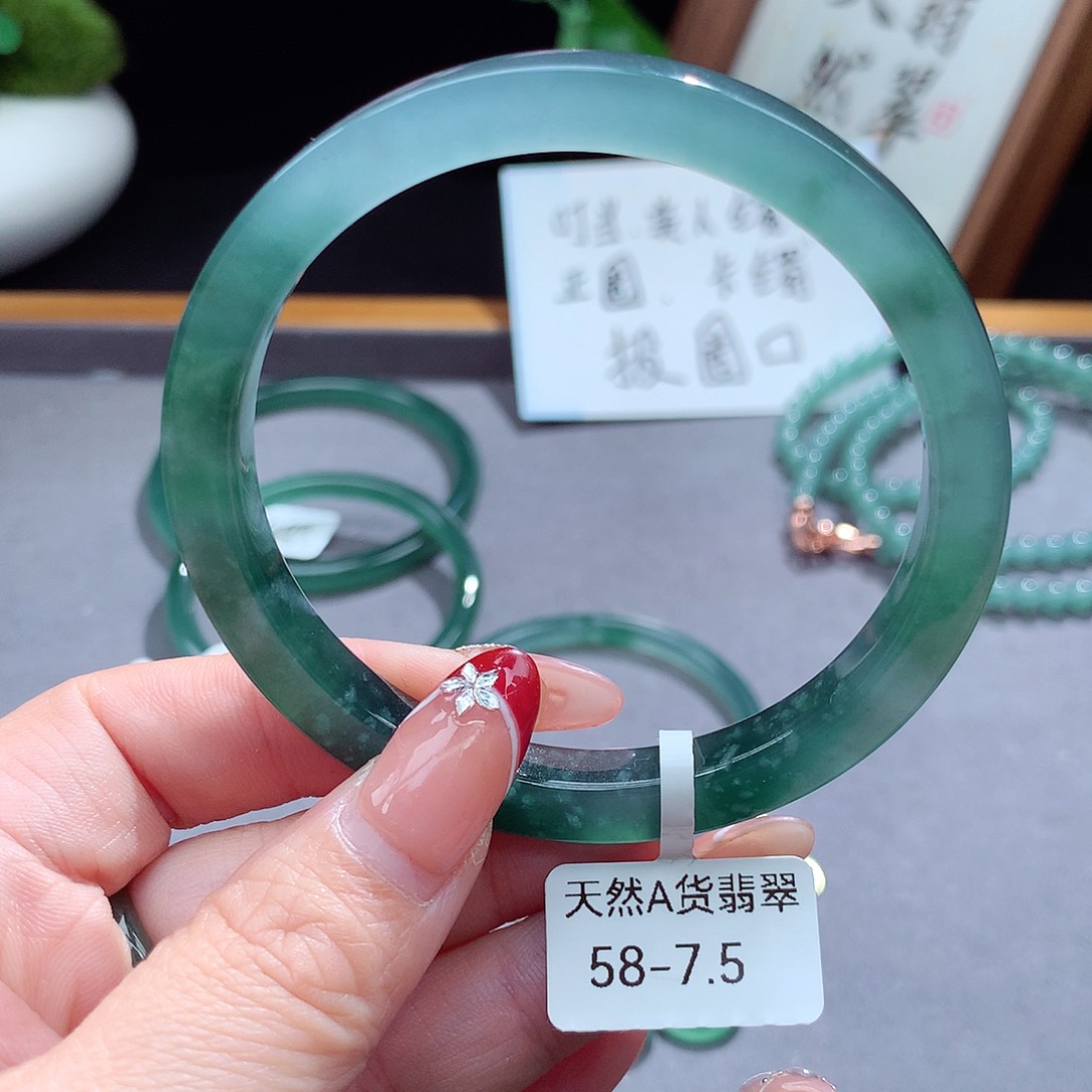 翡翠手镯（圆镯）未镶嵌