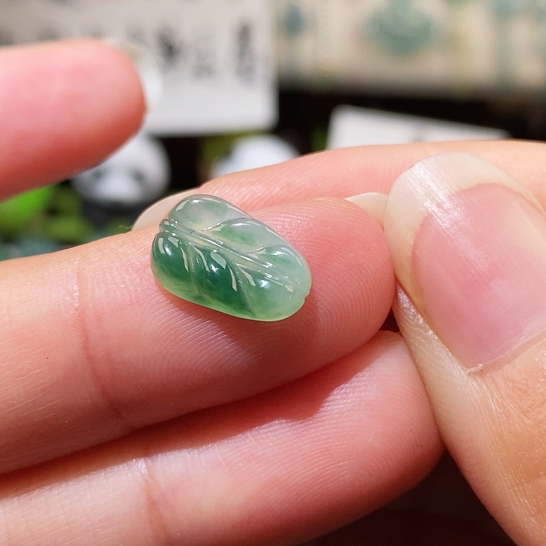 翡翠未镶嵌颈饰飘花叶子