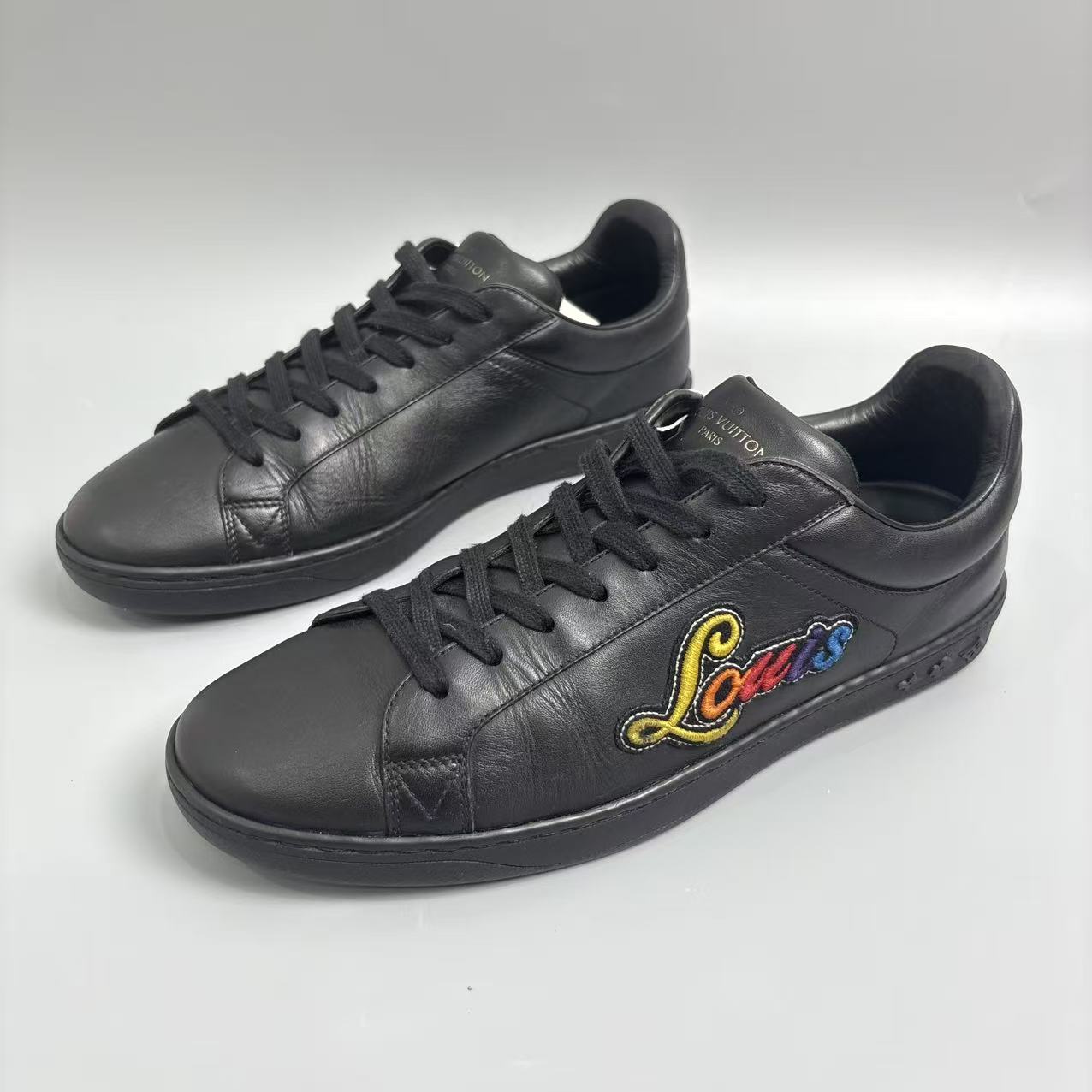 95新 LouisVuitton/路易威登 黑色多彩刺绣印花板鞋40.5欧 jx187