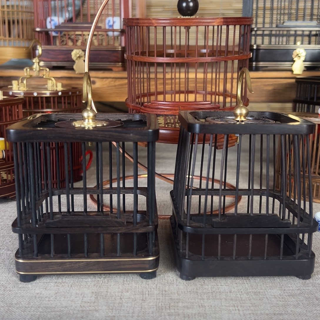 郁***扬榫卯圆加不锈钢圆架子一套，乌木方小，素梯笼子各一个