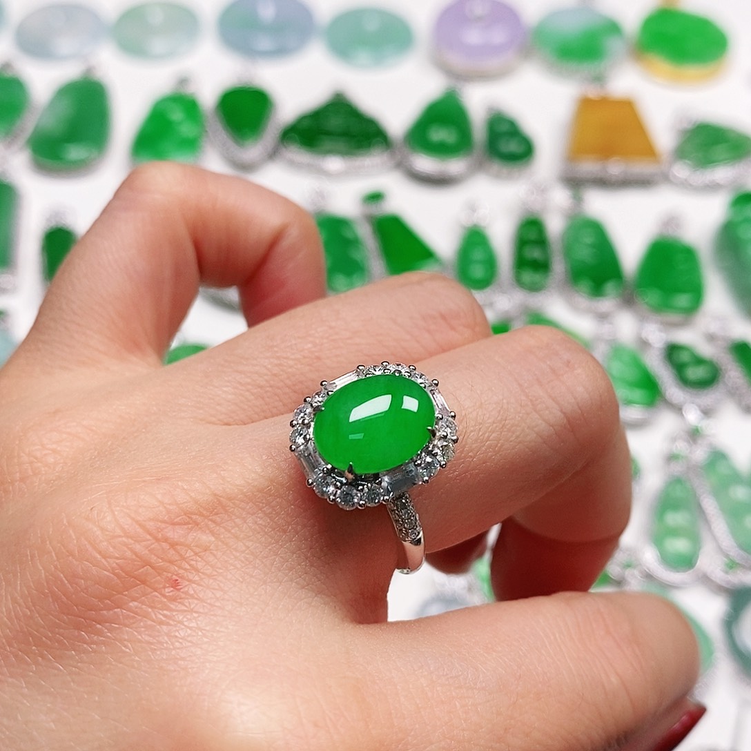 翡翠颈饰18K金镶嵌18K金钻镶嵌