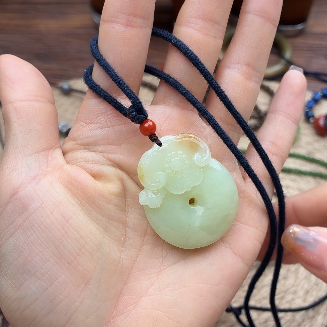 雨***1和田玉未镶嵌颈饰