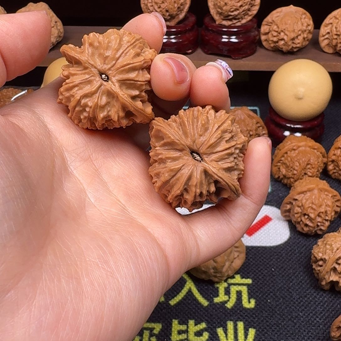 文玩核桃吊坠38红豆