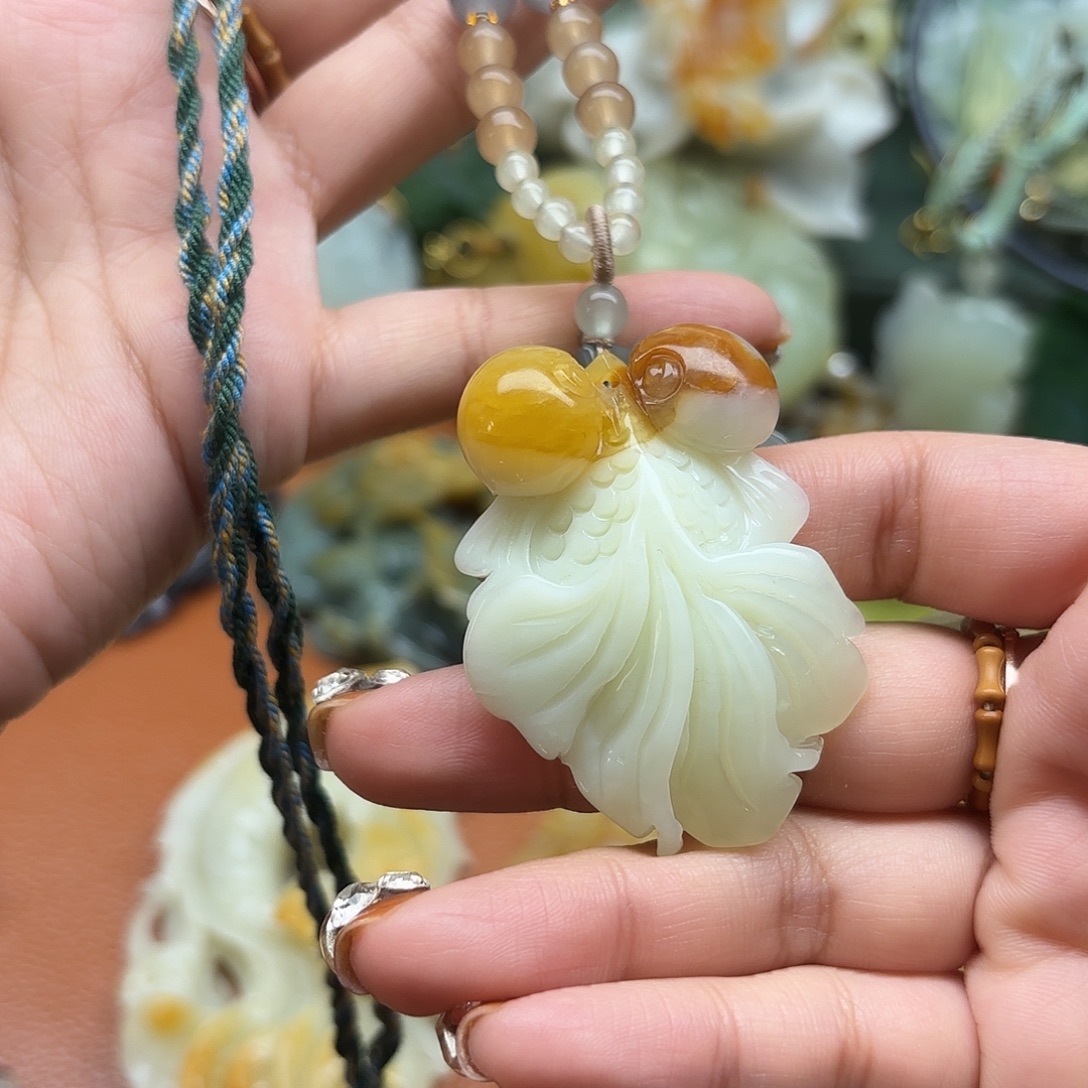 蛇纹石玉未镶嵌颈饰