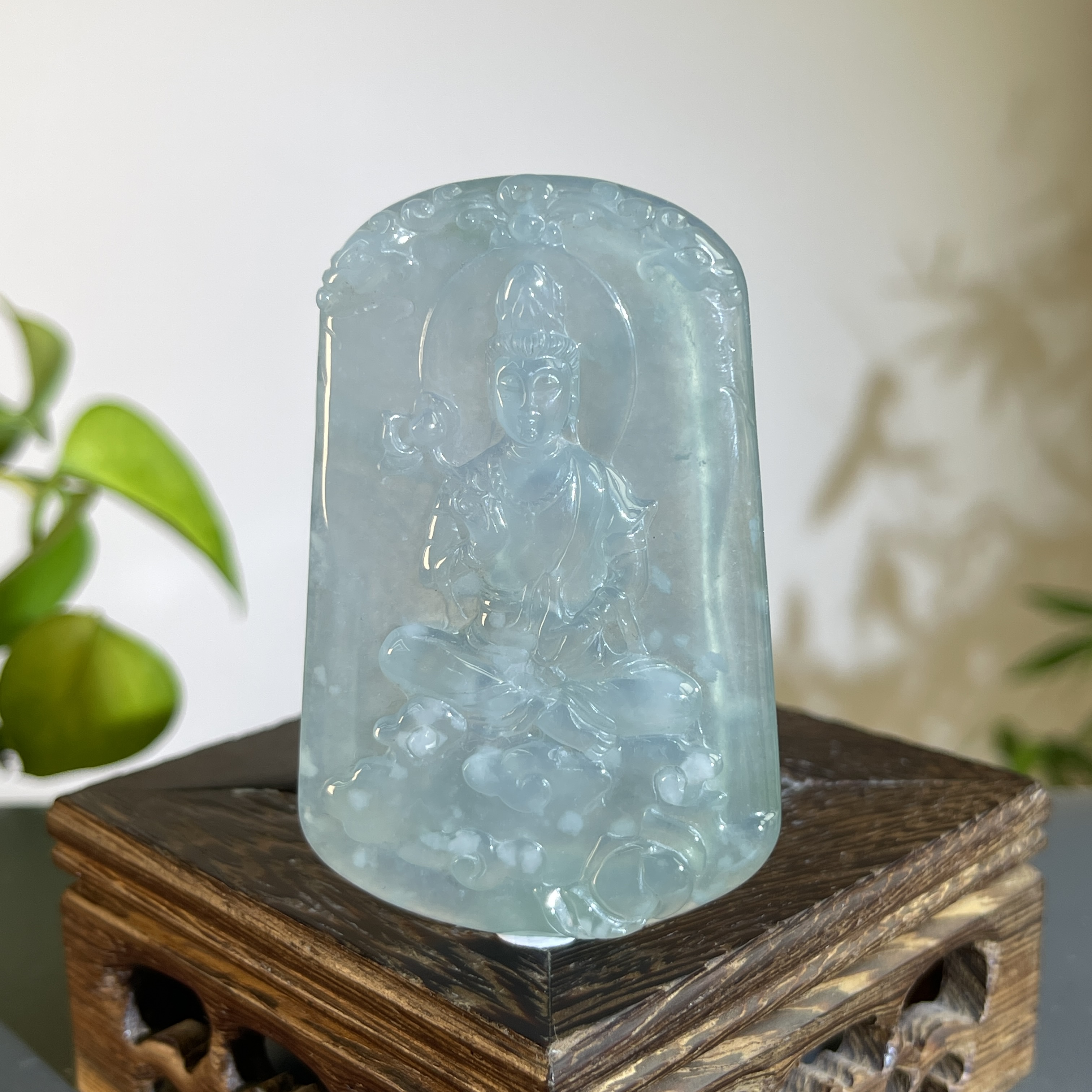 JXB20-155  天然缅甸A货翡翠 持莲观音