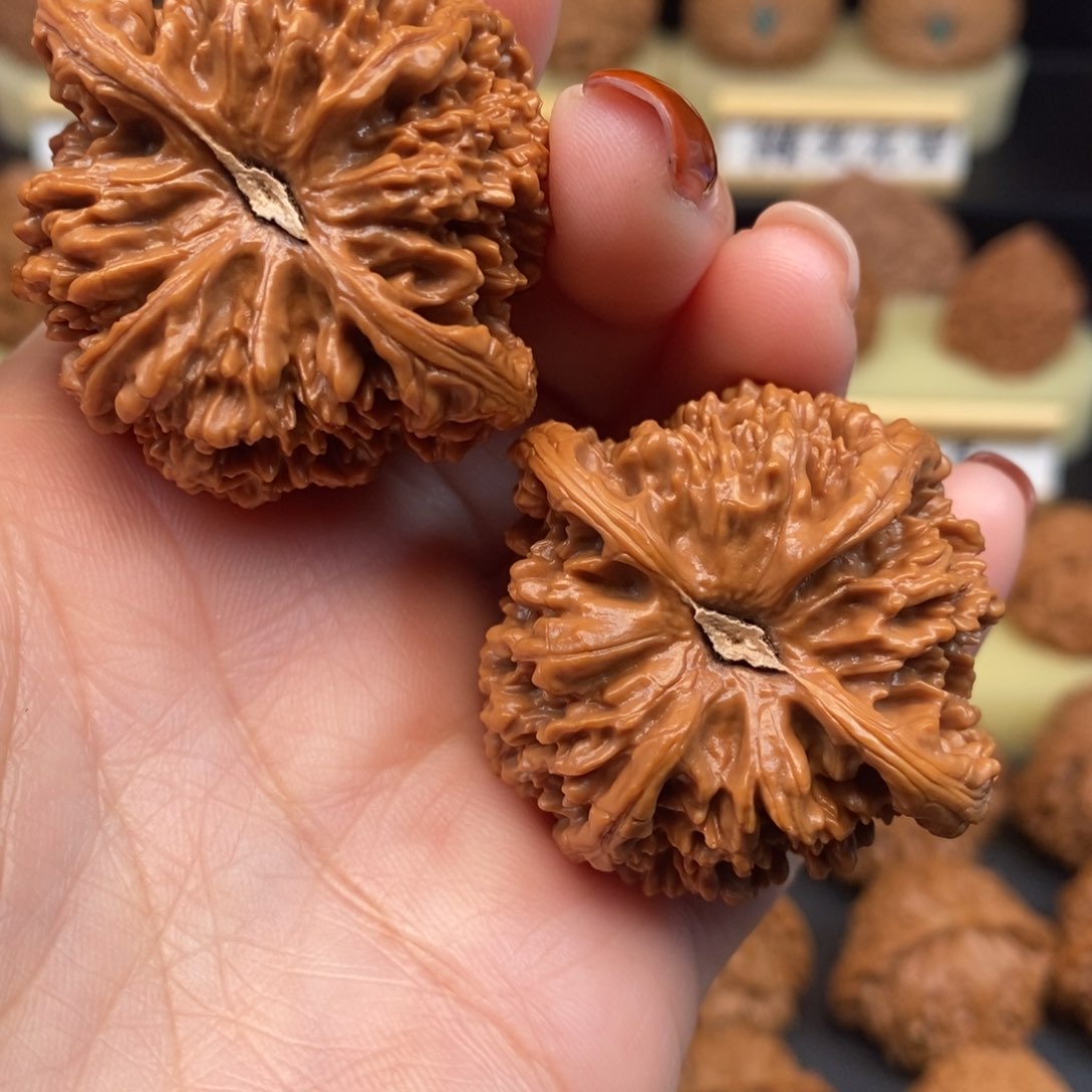 吊坠文玩核桃英****狼满天星