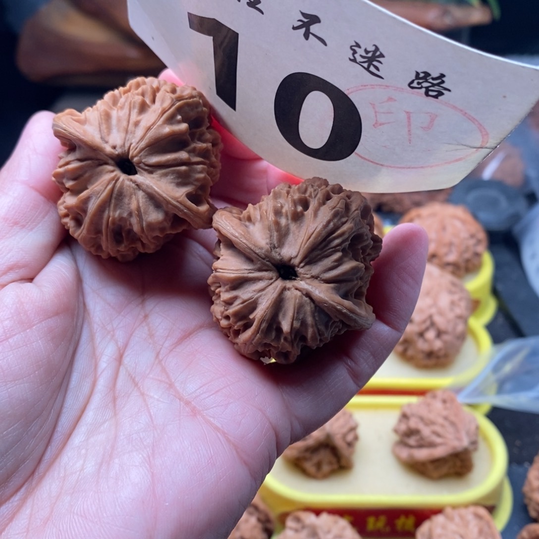 把件文玩核桃43肚41边红狮子