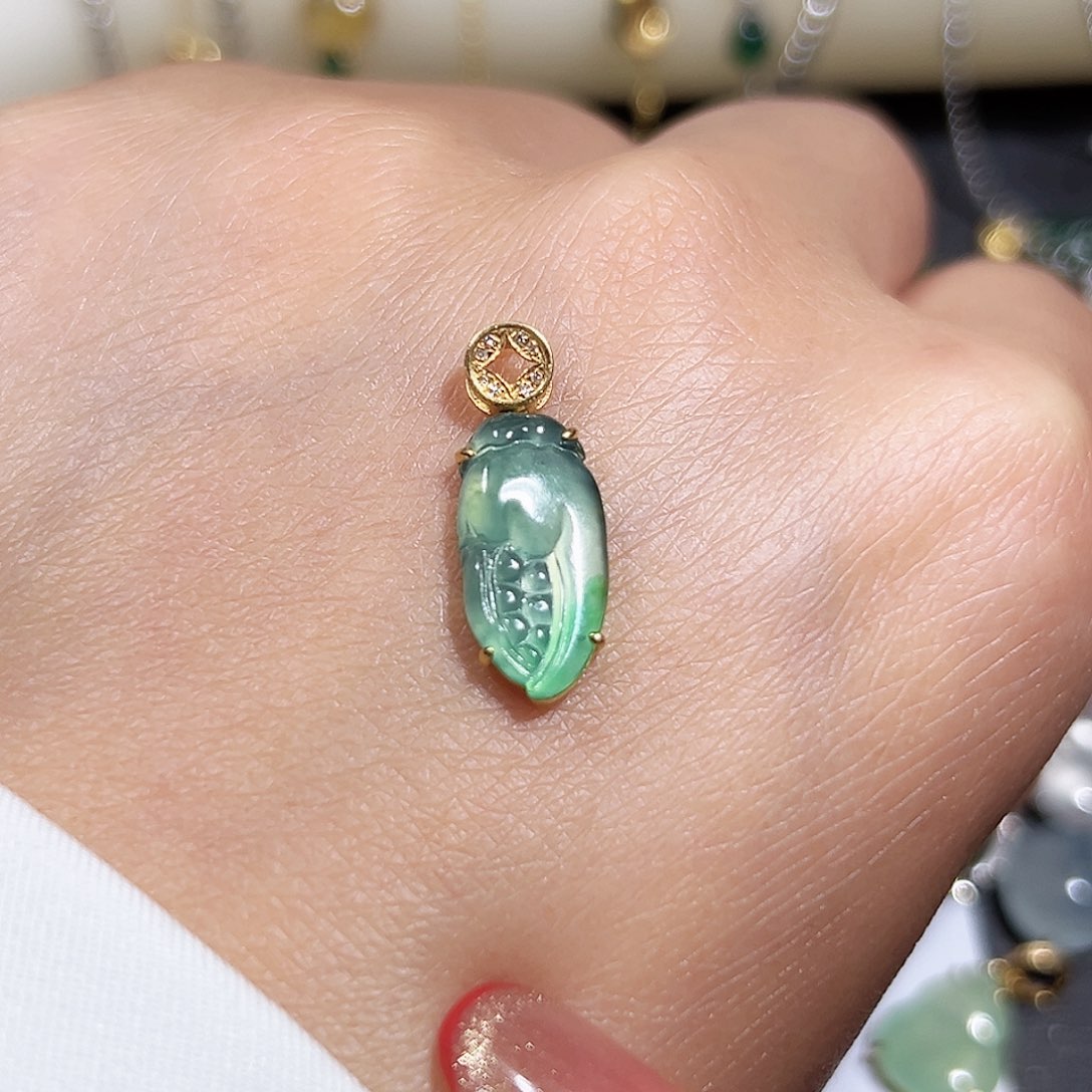 翡翠吊坠(不含链)18K金镶嵌