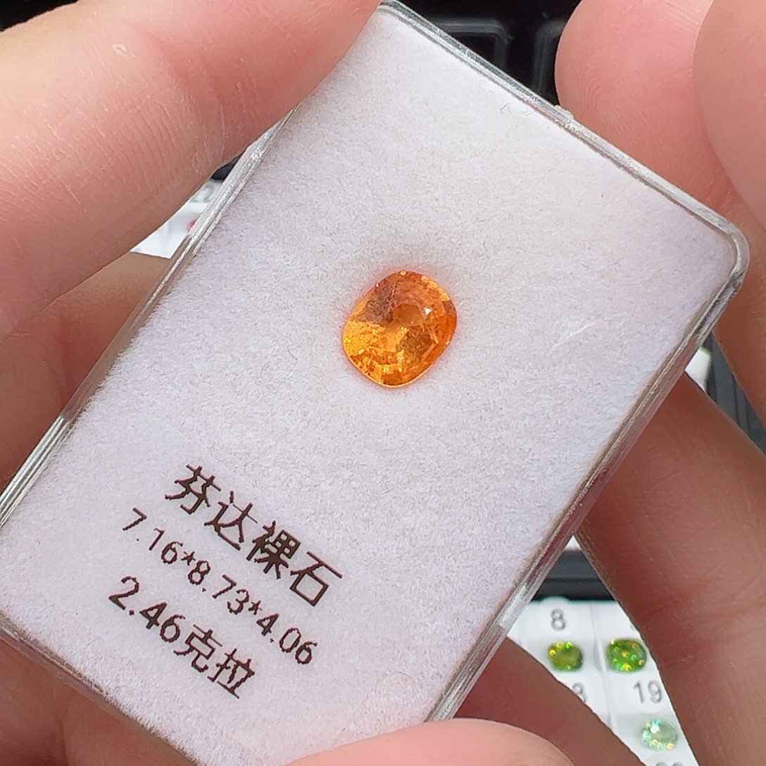 石榴石（芬达石）2.46克拉裸石未镶嵌