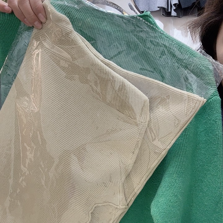 蓝色杏色毛衣好看好看