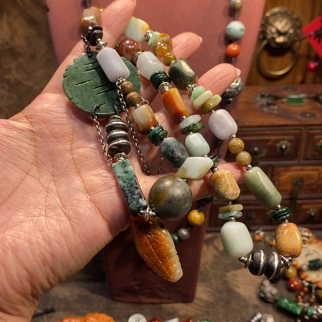 翡翠吊坠(赠链)未镶嵌