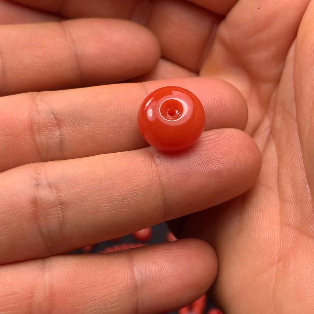 南红玛瑙扣子未镶嵌谭*?