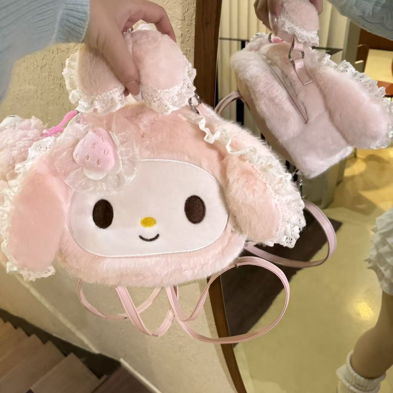 萌萌草莓甜心美乐蒂爆款2025冬季上新毛茸茸日常休闲小双肩包