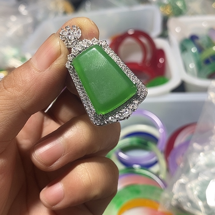 翡翠颈饰未镶嵌价格