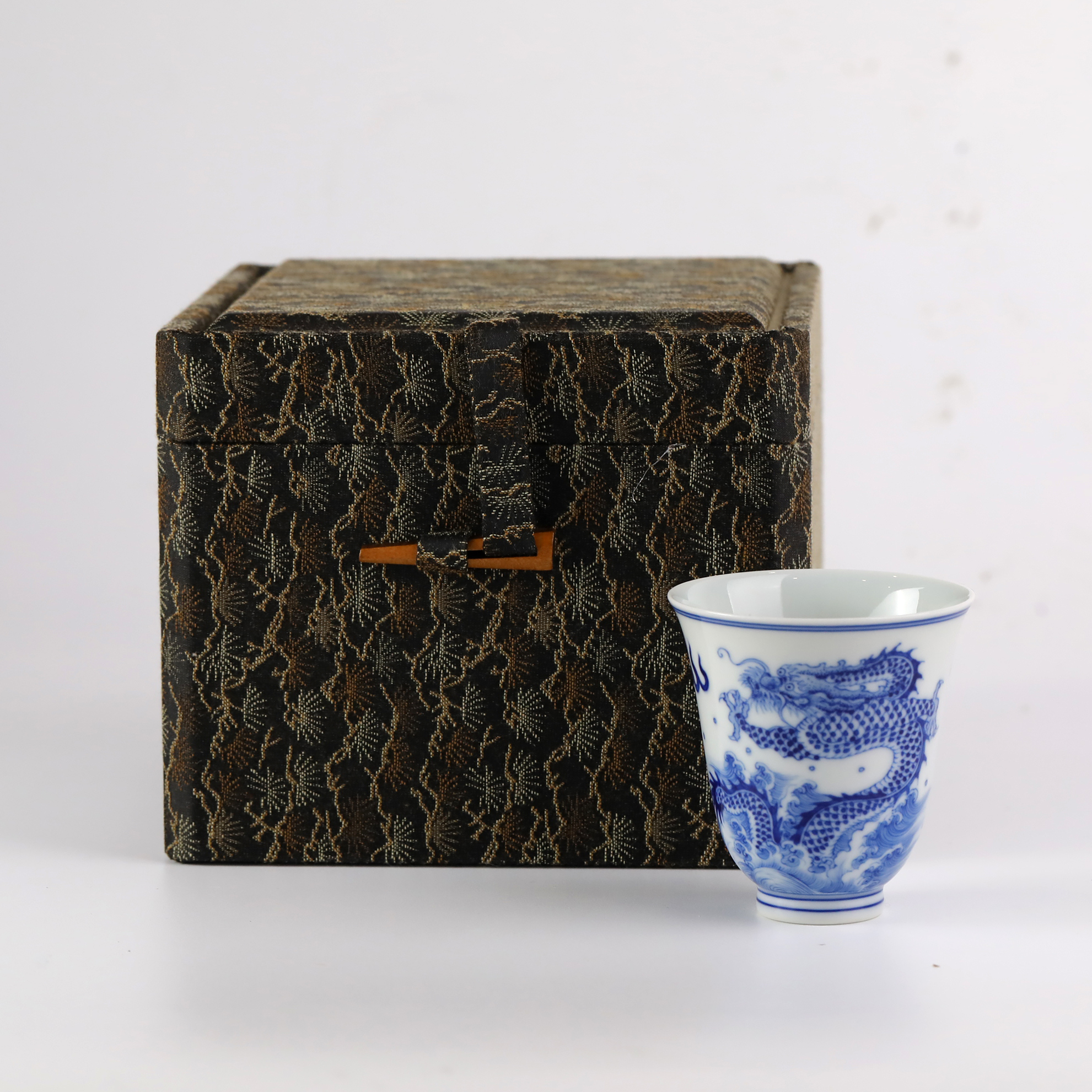 手绘青花闻香杯直径6高6cm 51250310-02