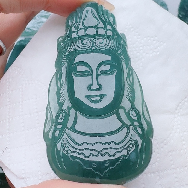 翡翠未镶嵌颈饰多样性发其一