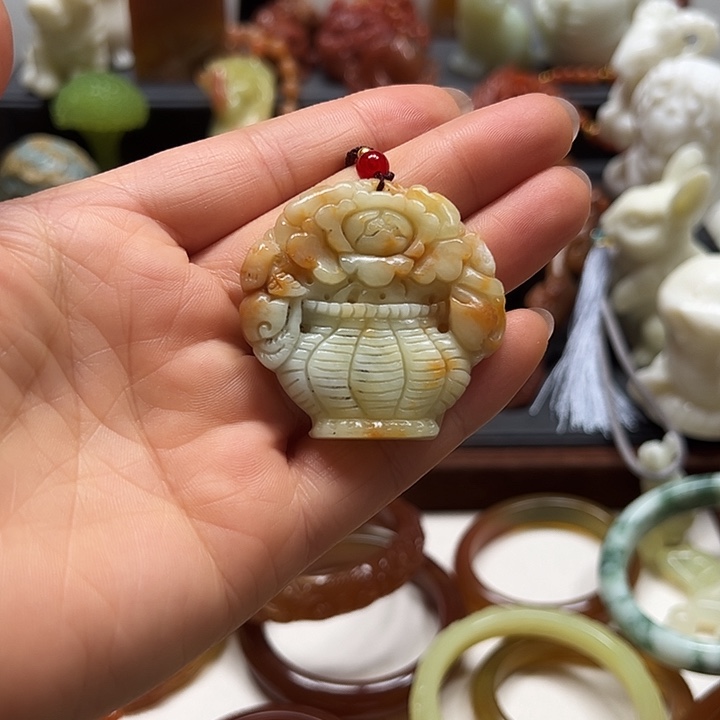 蛇纹石玉吊坠未镶嵌