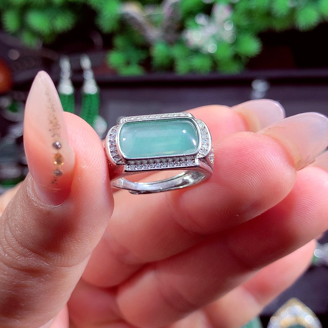 颈饰未镶嵌翡翠天然