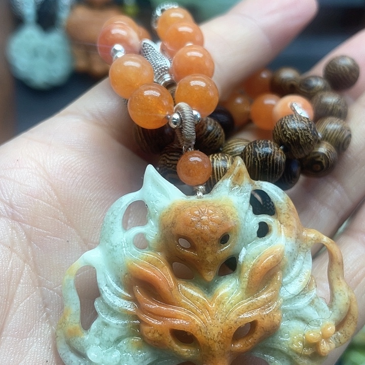 未镶嵌蛇纹石玉颈饰