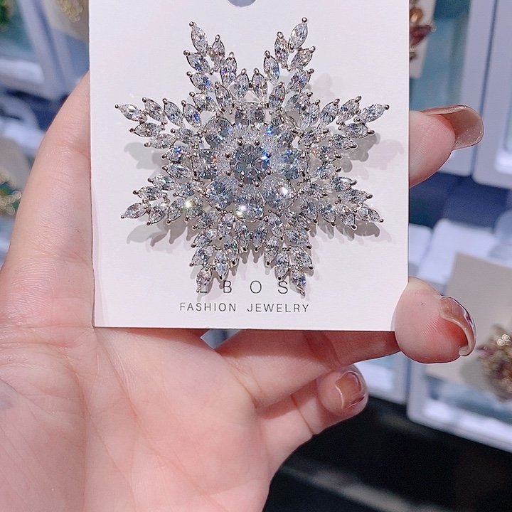 锆石铜合金雪花胸针 银色