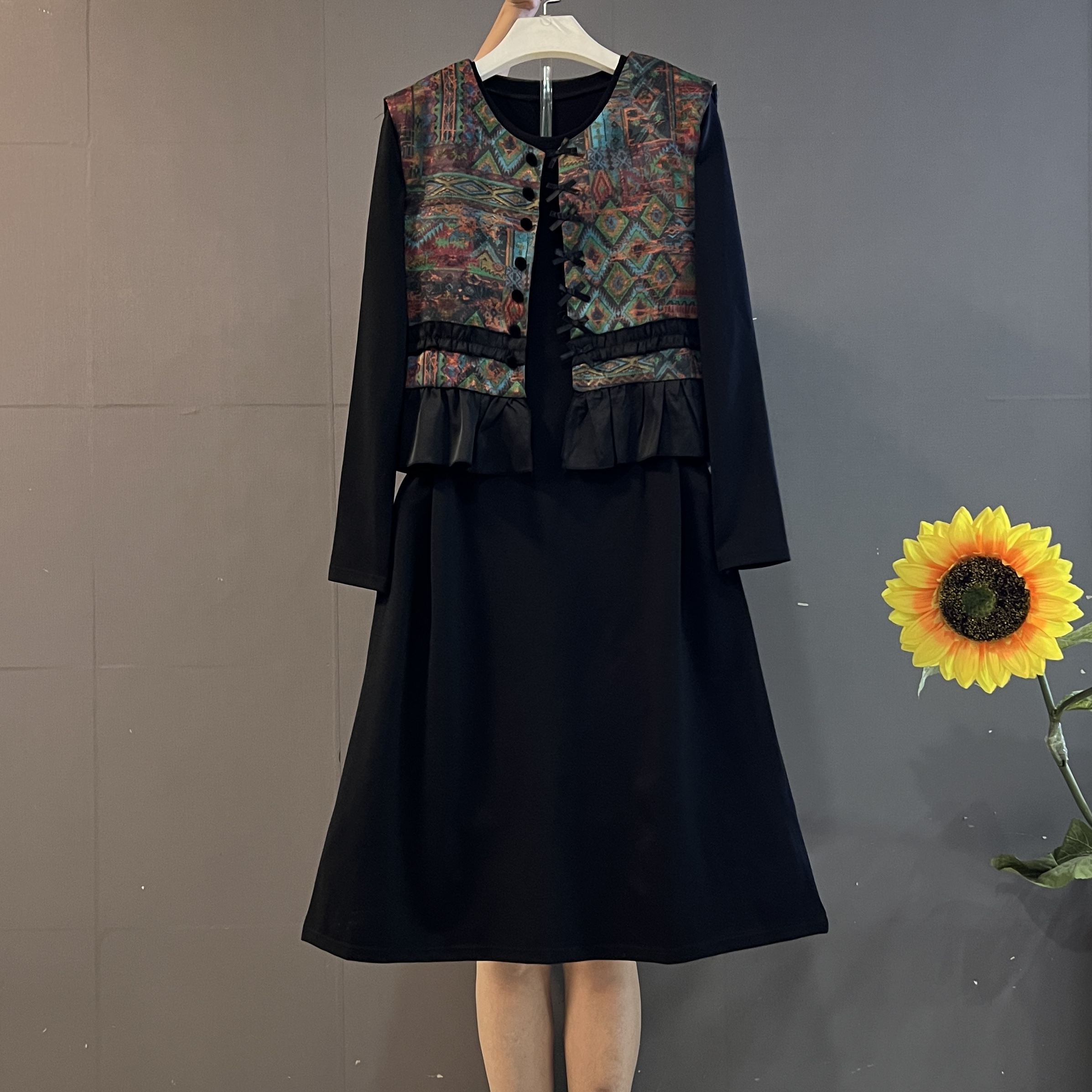 秋季新款欧货时尚重工盘扣复古国风马甲➕打底裙遮肉显瘦两件套