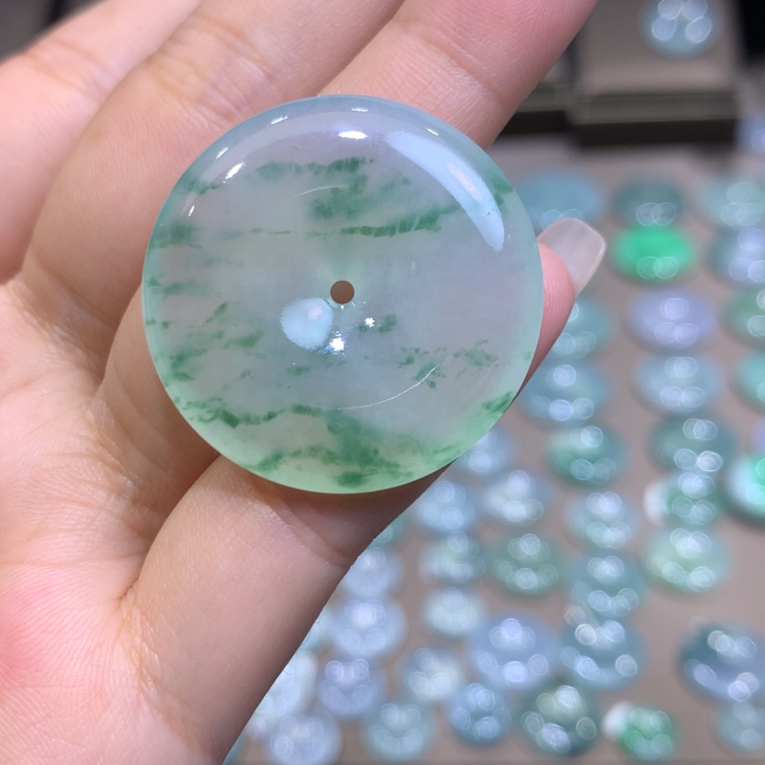 翡翠未镶嵌颈饰平安扣30.5*5.9