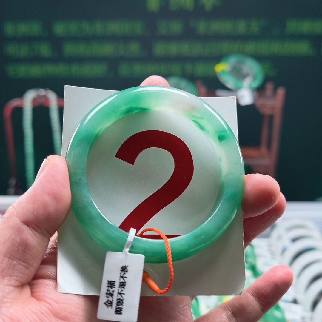 石英质玉（非洲翠）未镶嵌手镯