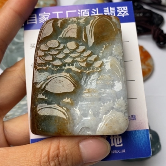 翡翠颈饰未镶嵌翡翠