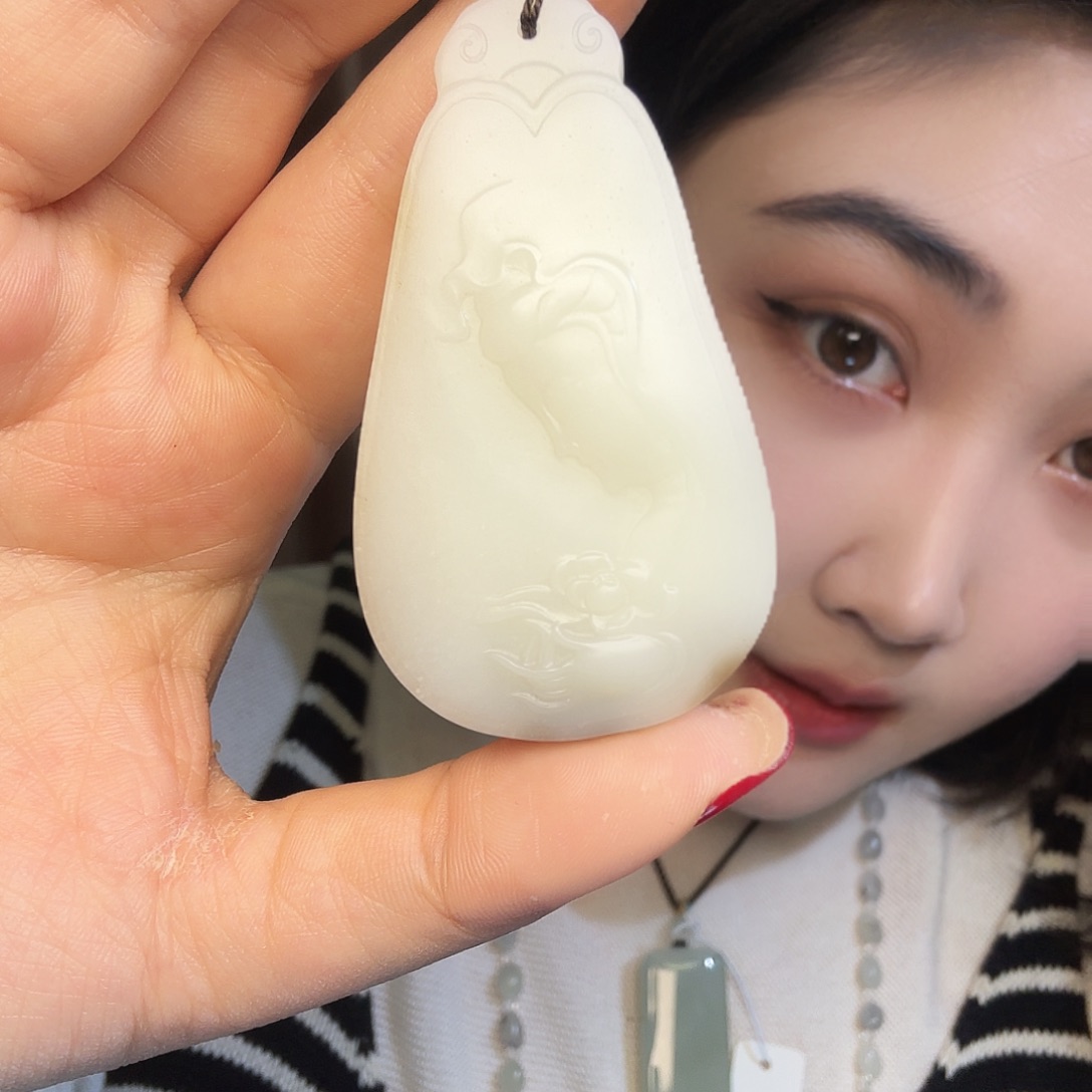 檬***檬和田玉（糖玉）未镶嵌颈饰