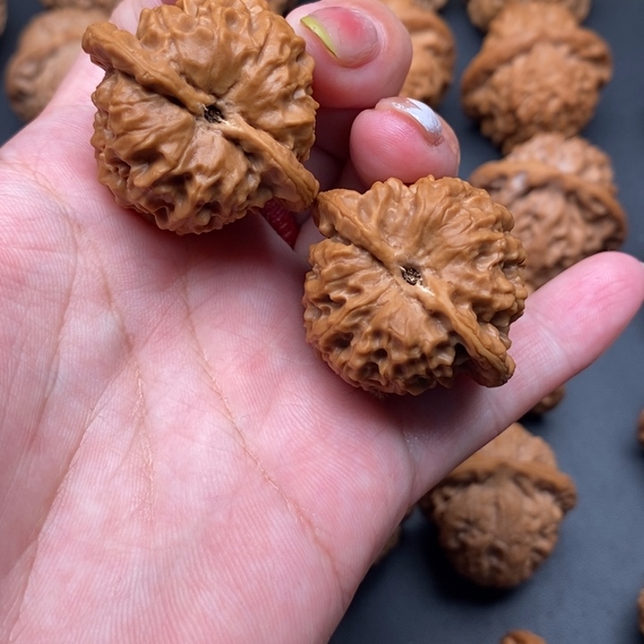 文玩核桃吊坠龙公子36