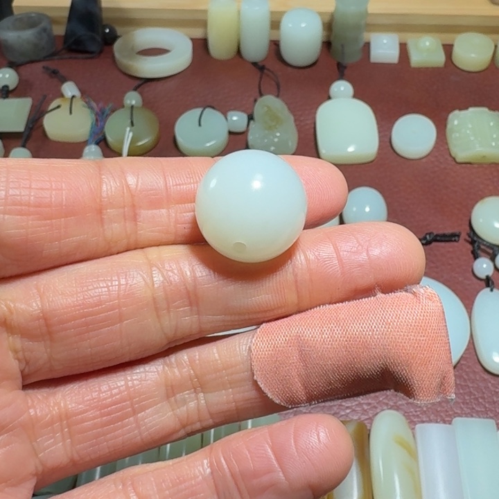 呜***啦和田玉未镶嵌吊坠(不含链)