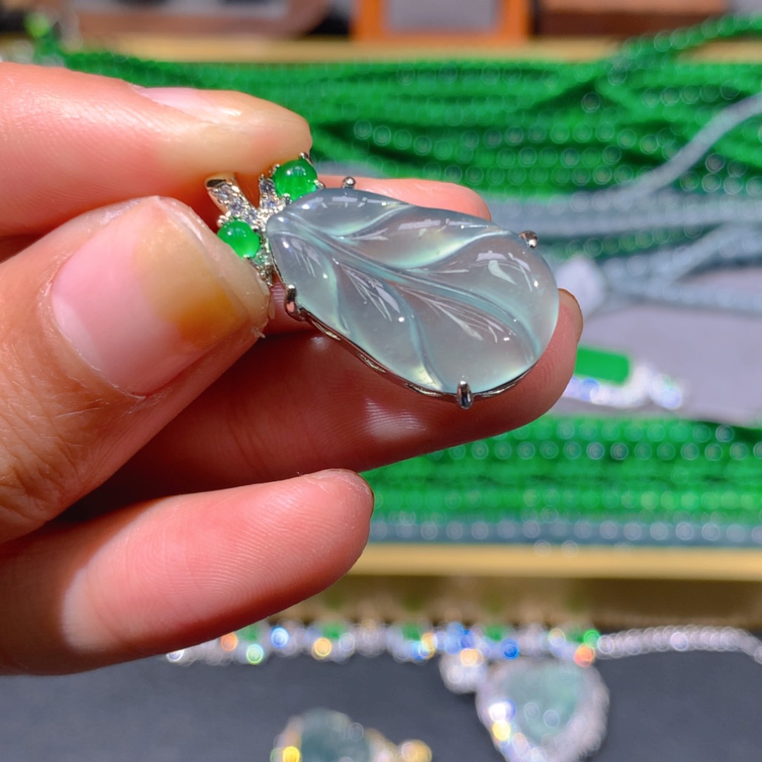 翡翠手链未镶嵌天然翡翠