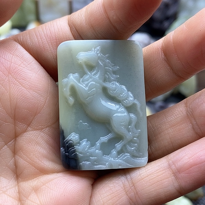 颈饰未镶嵌和田玉（糖玉）茉****?