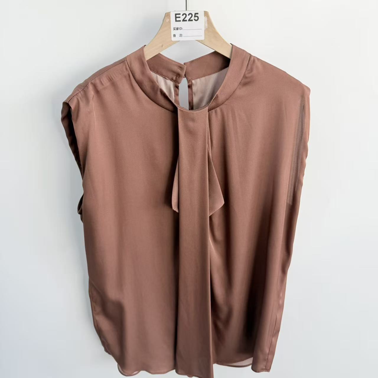 E225 孤品精美上衣