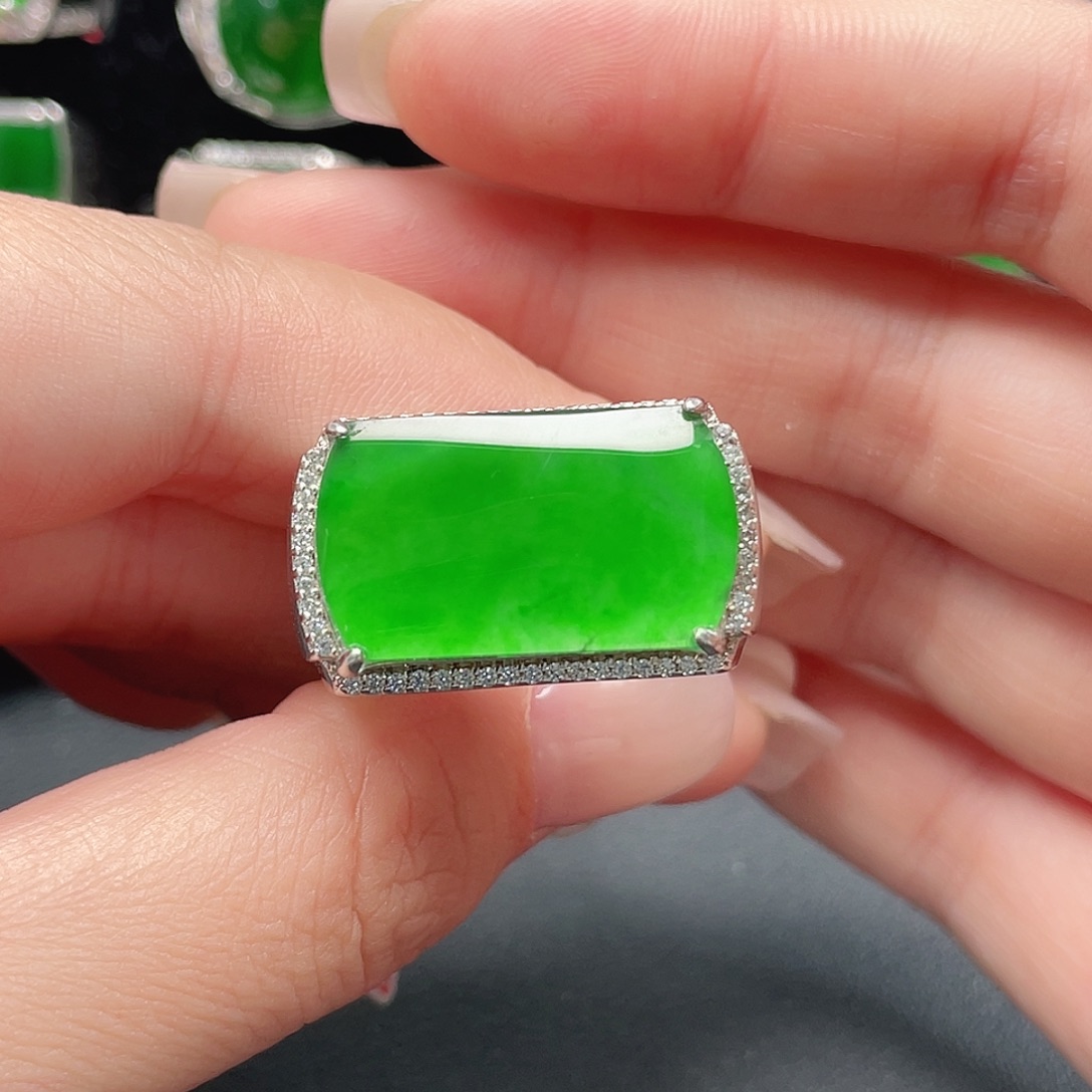 翡翠银S925镶嵌戒指没有运费险3779