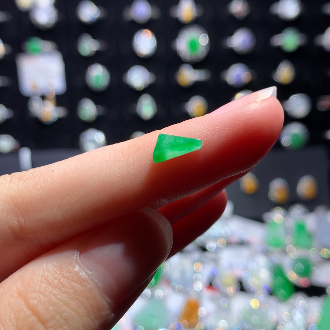 翡翠颈饰未镶嵌天然翡翠