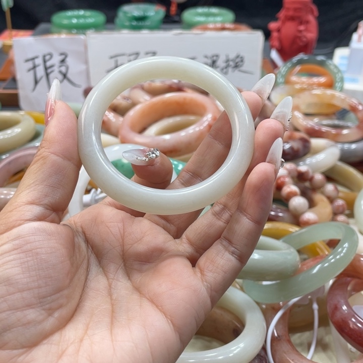 灰***灰石英质玉钛钢珠宝奇石