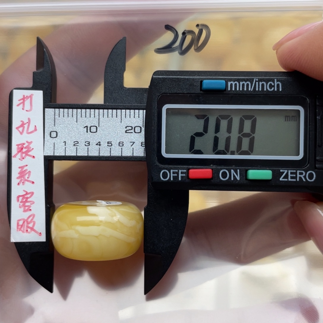 蜜蜡裸石未镶嵌刚*?蜜蜡