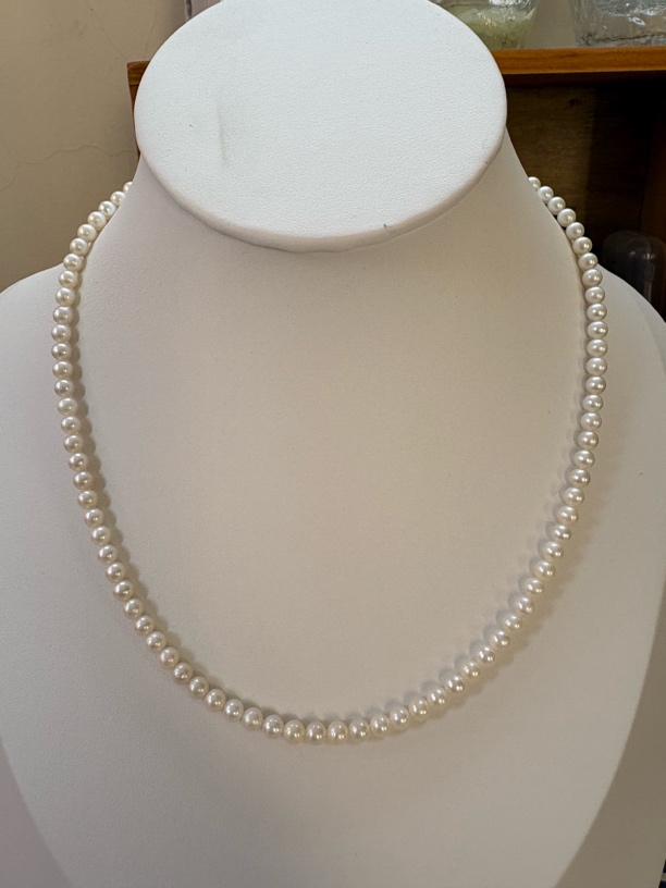 4-5点位淡水珍珠正圆微微瑕强光冷白