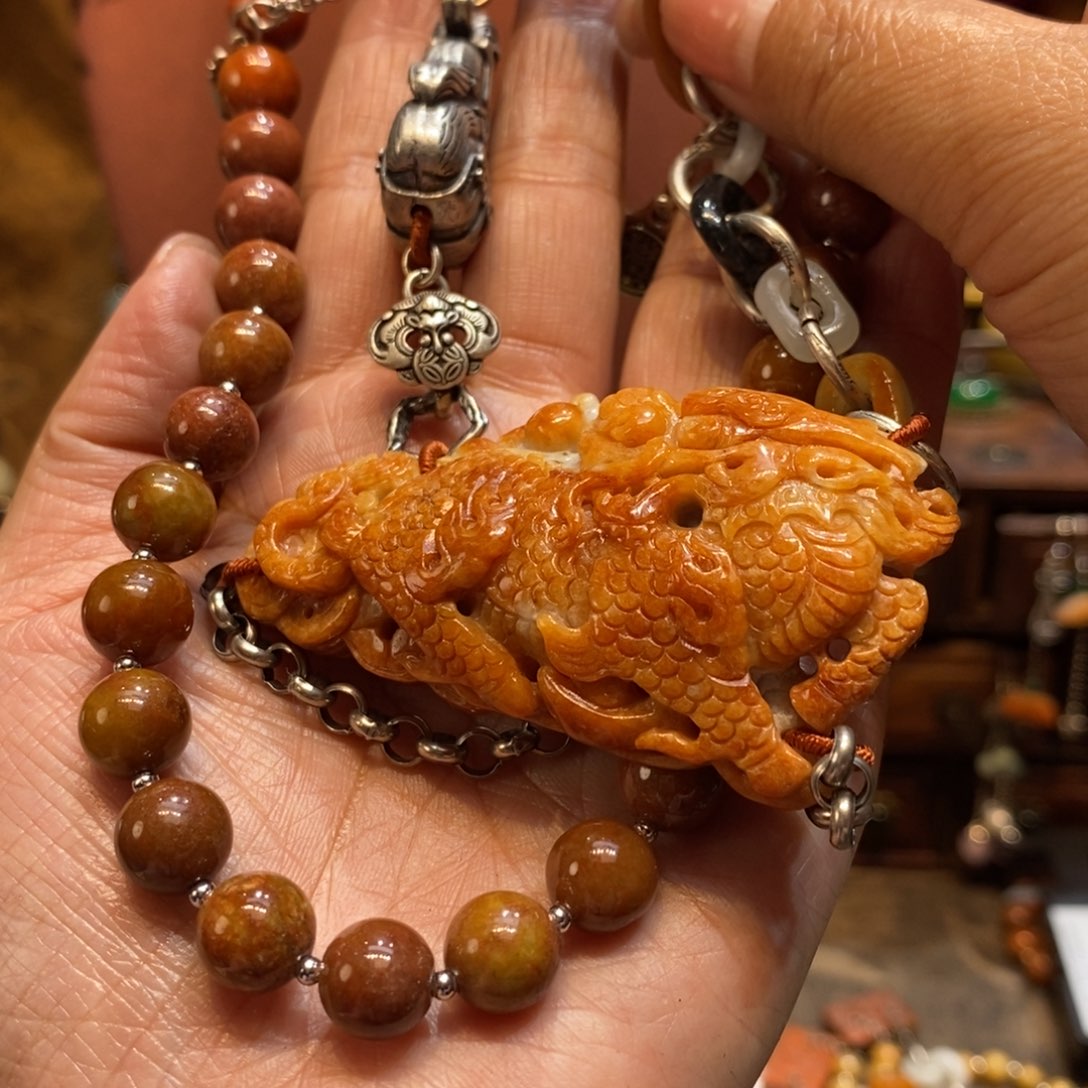 翡翠吊坠(赠链)未镶嵌