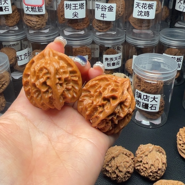我***忆文玩核桃吊坠曹大龙