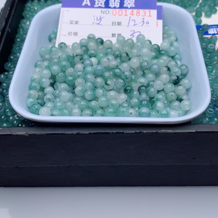 没***。翡翠未镶嵌手链多样性