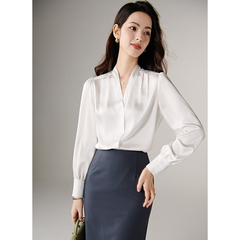 晚白【新品】2025衬衫面试高级感垂坠V领衬衫女25070835