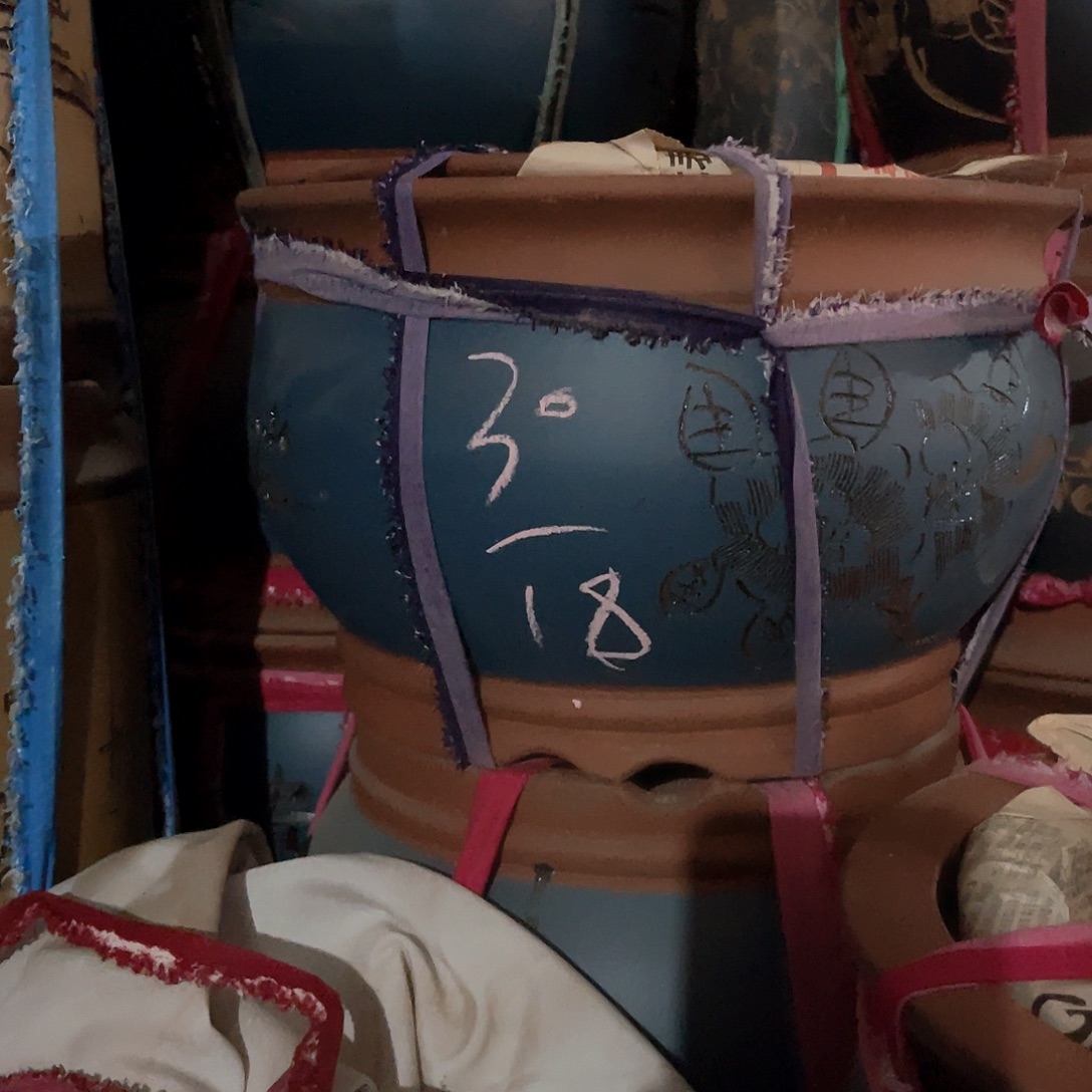 紫砂花盆金鱼缸盆一个