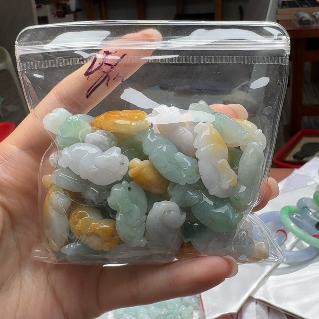 未镶嵌挂件翡翠福利1个，不包邮，拍邮费发货