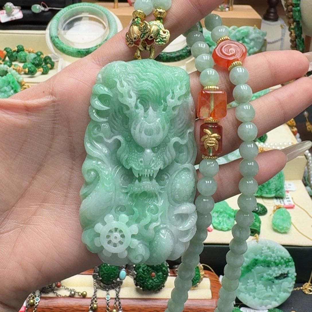 翡翠未镶嵌颈饰翡翠吊坠