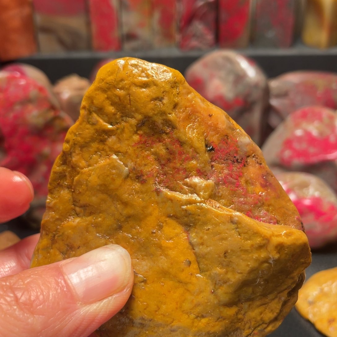 昌化石像****n昌化鸡血石