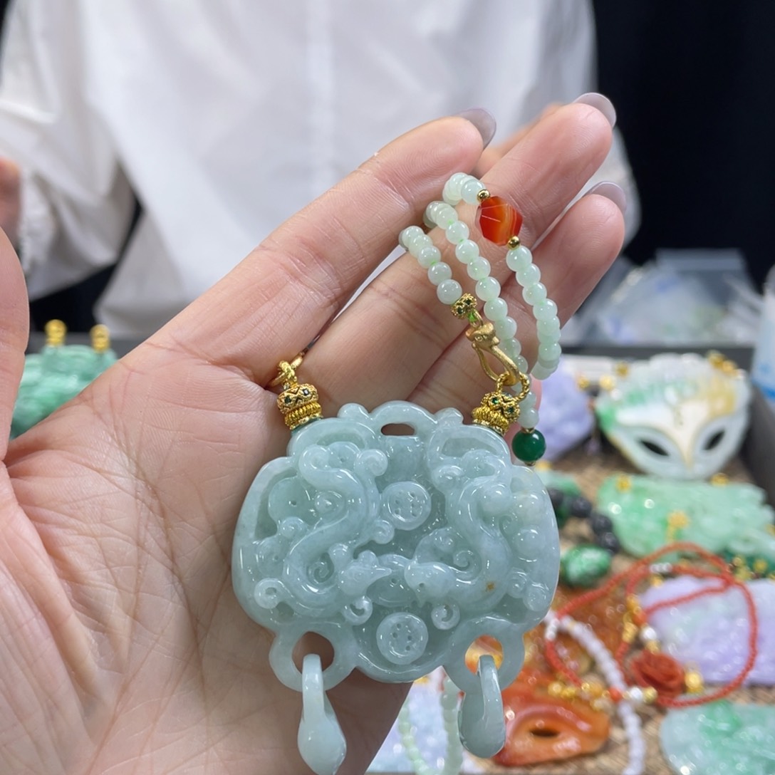 翡翠颈饰未镶嵌代编织